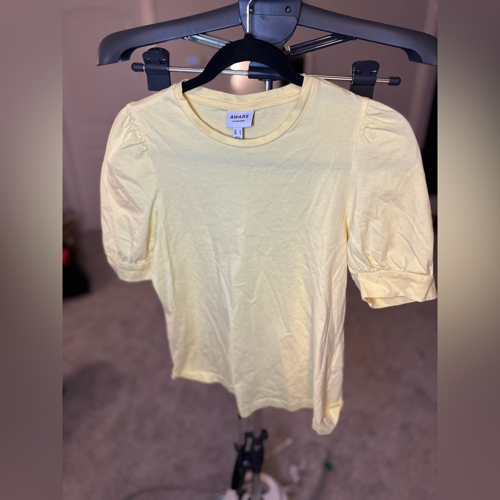✨Vero Moda Light Yellow Puff Sleeve Tee | %100 Cotton | Small - Picture 3 of 10